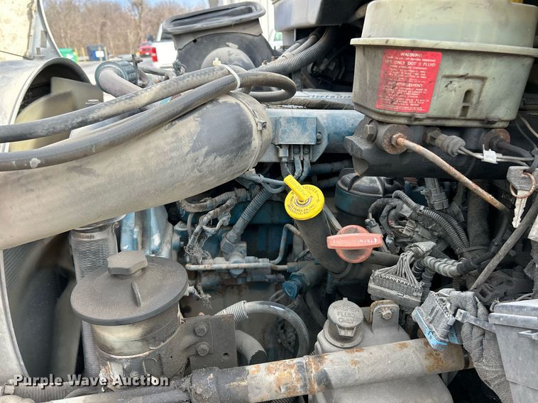 image for item EK4021 2005 International 4300 flatbed truck