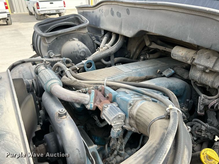 image for item EK4021 2005 International 4300 flatbed truck