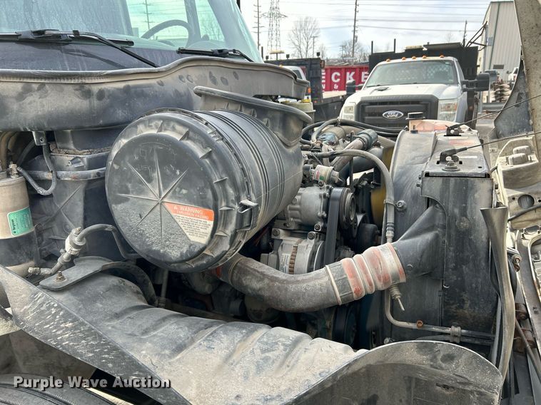 image for item EK4021 2005 International 4300 flatbed truck