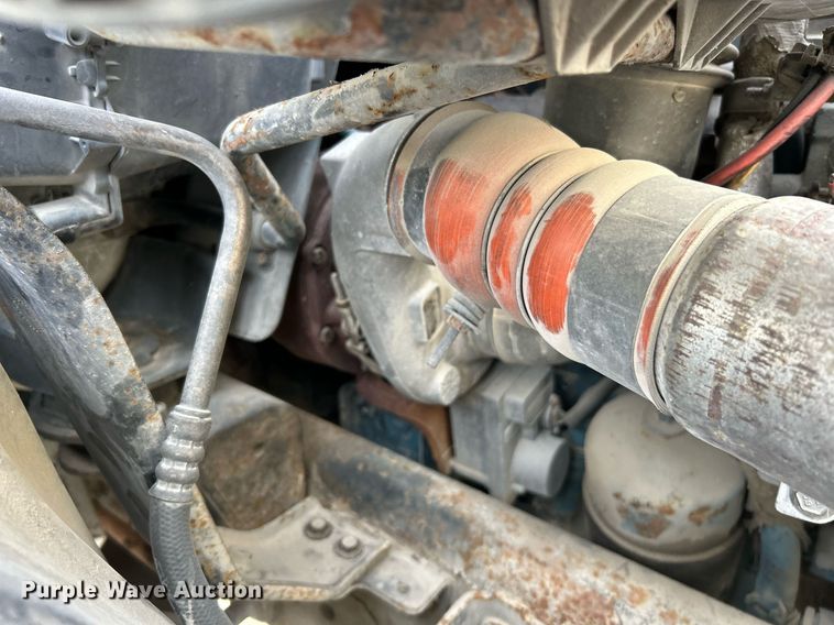 image for item EK4021 2005 International 4300 flatbed truck