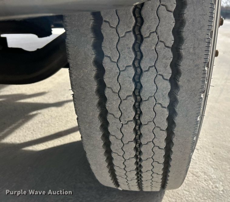 image for item EK4021 2005 International 4300 flatbed truck