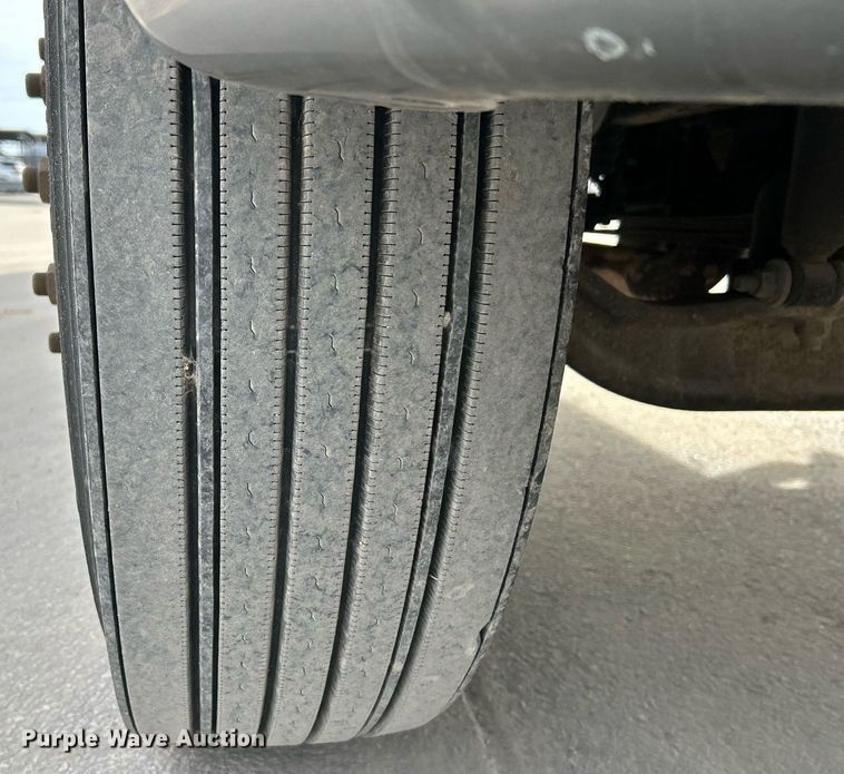 image for item EK4021 2005 International 4300 flatbed truck