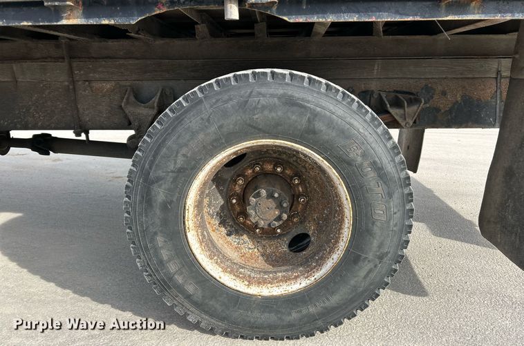 image for item EK4021 2005 International 4300 flatbed truck