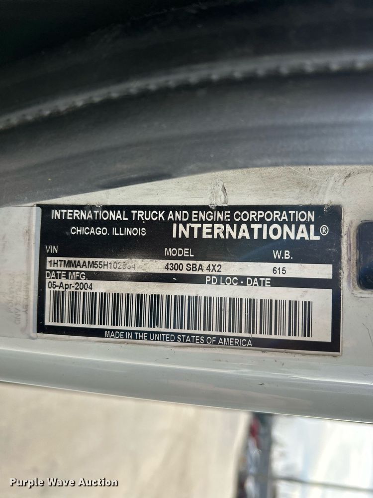 image for item EK4021 2005 International 4300 flatbed truck