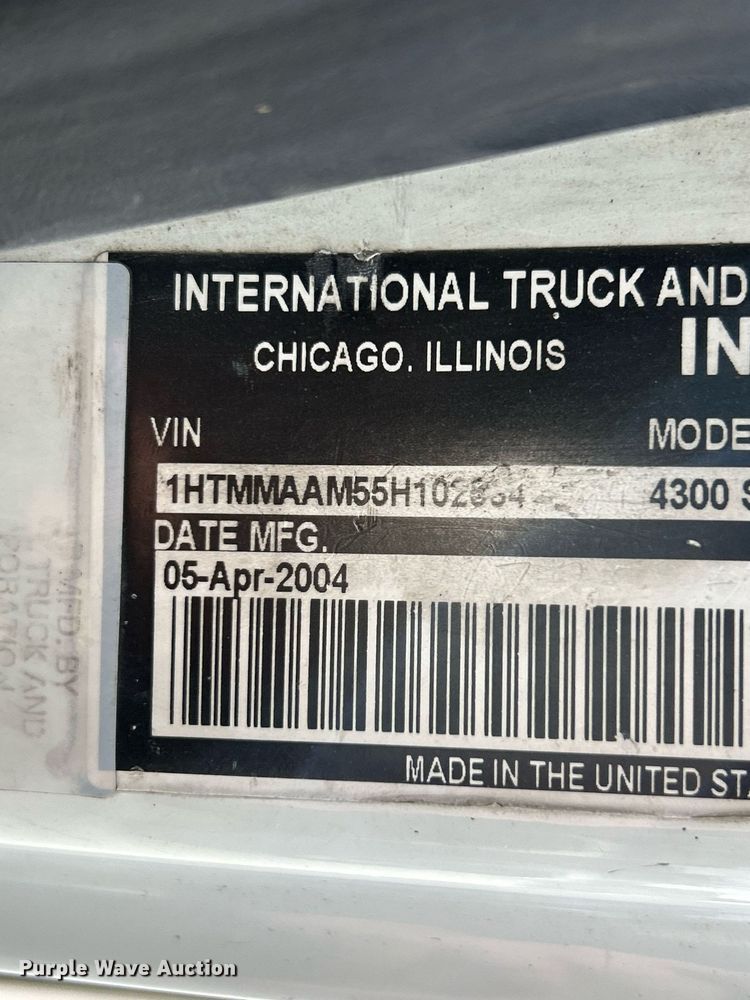 image for item EK4021 2005 International 4300 flatbed truck
