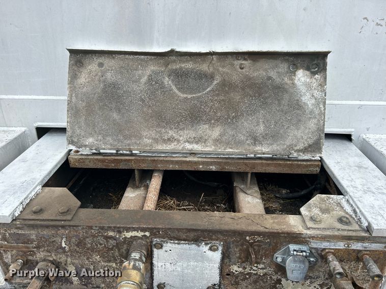 image for item KH9651 1997 East end dump trailer