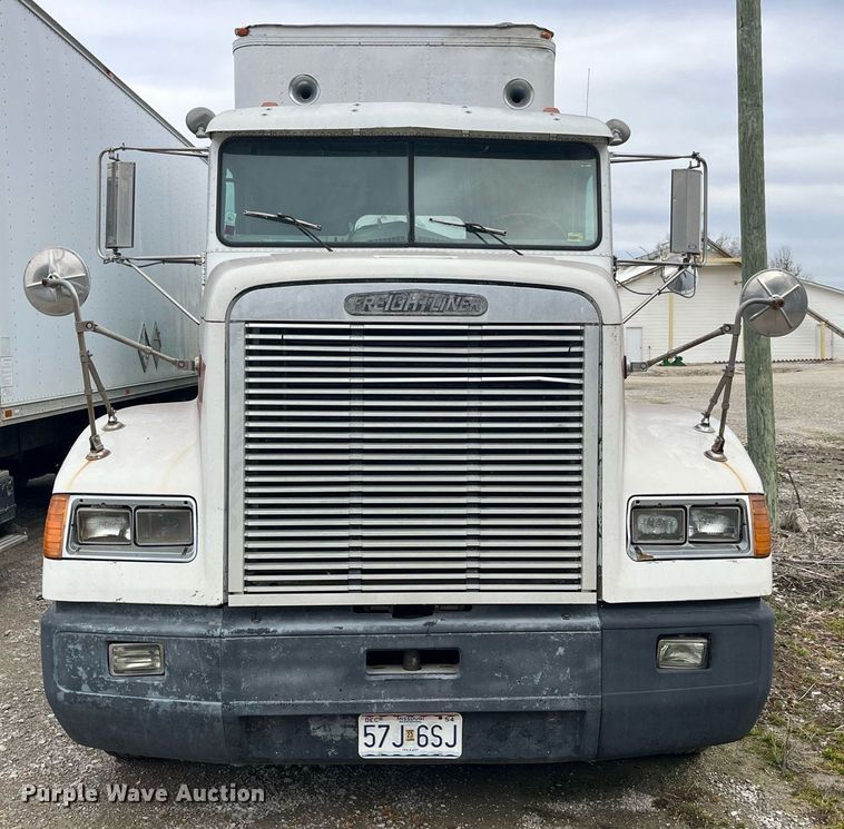 image for item LD9952 1994 Freightliner  FLD semi truck