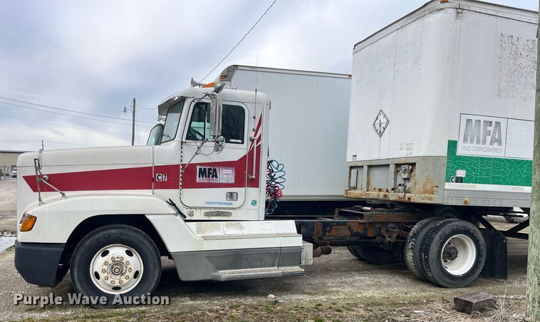 image for item LD9952 1994 Freightliner  FLD semi truck