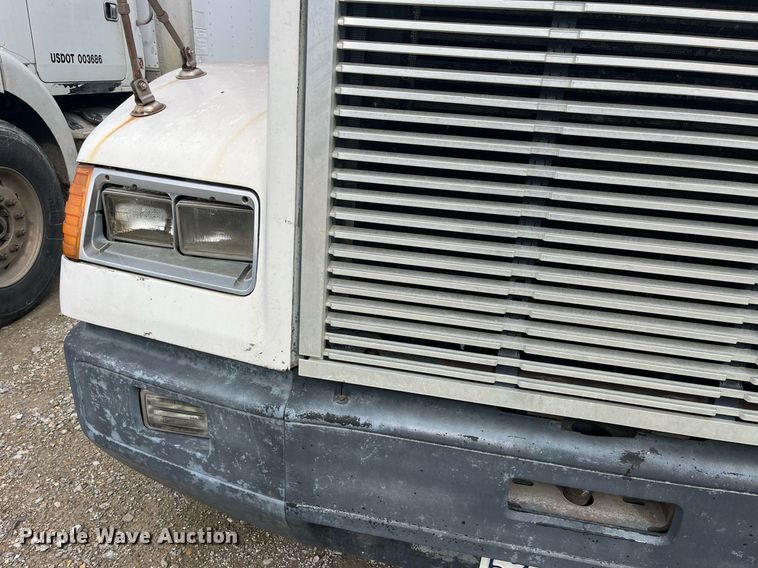 image for item LD9952 1994 Freightliner  FLD semi truck