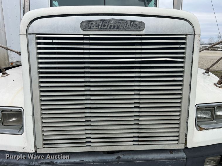 image for item LD9952 1994 Freightliner  FLD semi truck