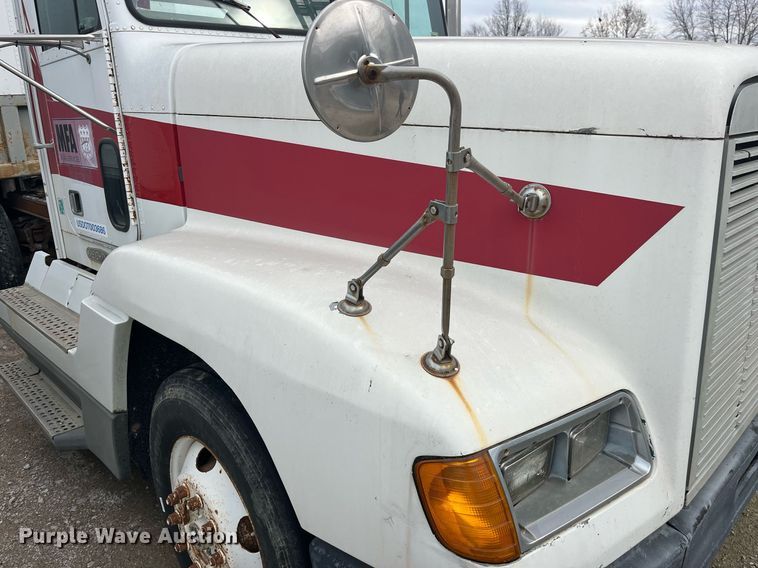 image for item LD9952 1994 Freightliner  FLD semi truck
