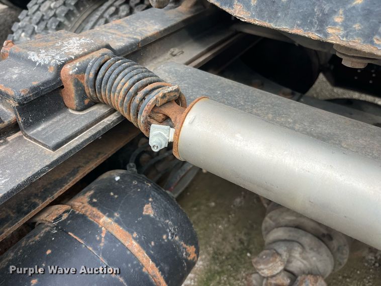 image for item LD9952 1994 Freightliner  FLD semi truck