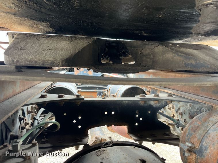 image for item LD9952 1994 Freightliner  FLD semi truck