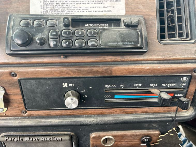 image for item LD9952 1994 Freightliner  FLD semi truck