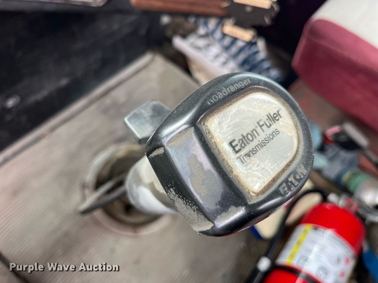 image for item LD9952 1994 Freightliner  FLD semi truck