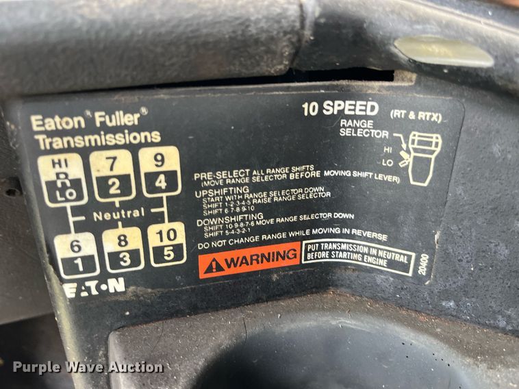 image for item LD9952 1994 Freightliner  FLD semi truck