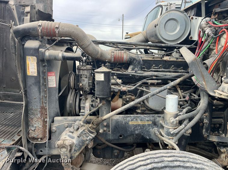 image for item LD9952 1994 Freightliner  FLD semi truck