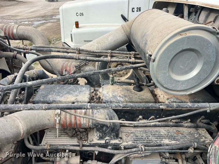 image for item LD9952 1994 Freightliner  FLD semi truck