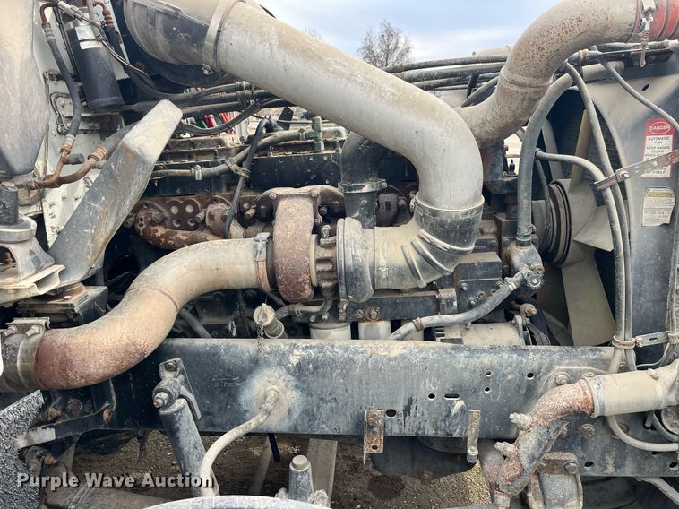 image for item LD9952 1994 Freightliner  FLD semi truck