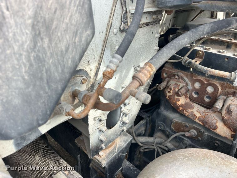 image for item LD9952 1994 Freightliner  FLD semi truck