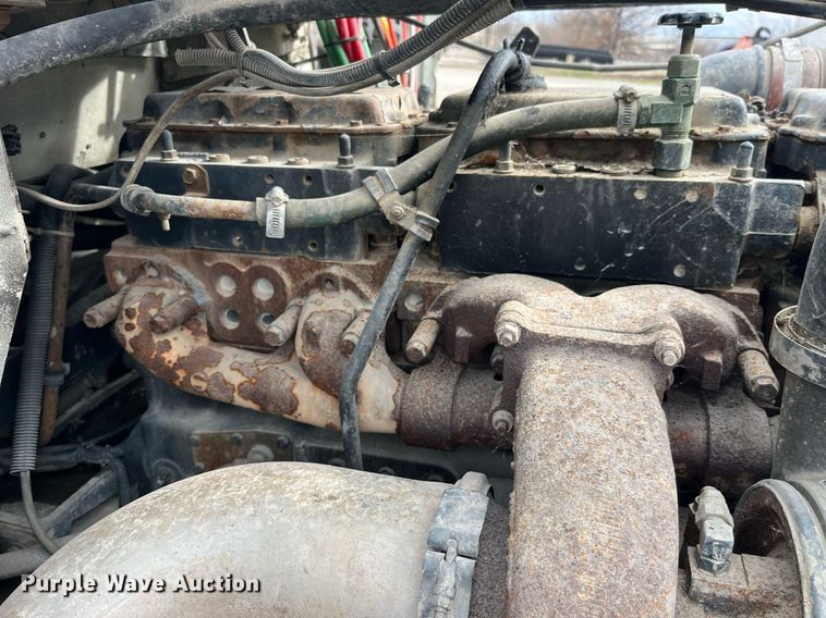 image for item LD9952 1994 Freightliner  FLD semi truck