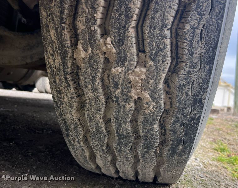 image for item LD9952 1994 Freightliner  FLD semi truck