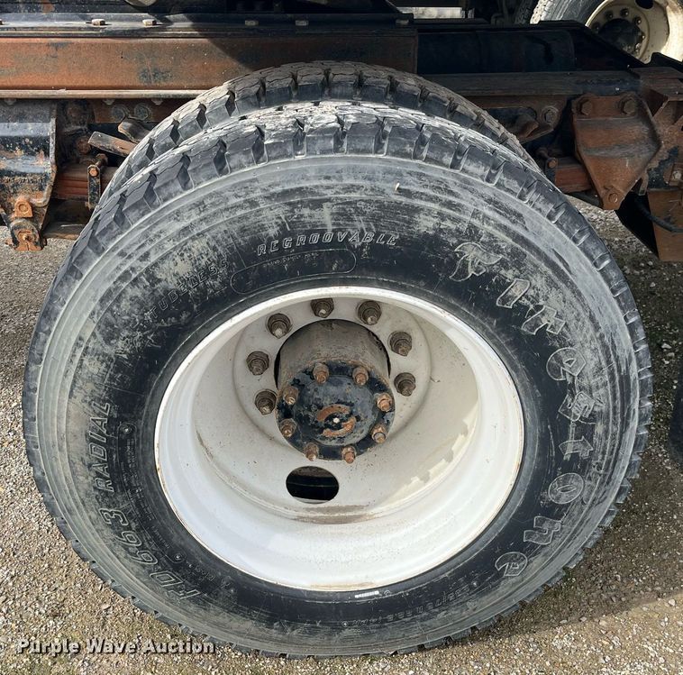 image for item LD9952 1994 Freightliner  FLD semi truck