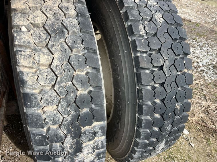 image for item LD9952 1994 Freightliner  FLD semi truck