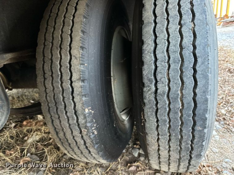 image for item LK9775 1976 Great Dane  drop deck trailer