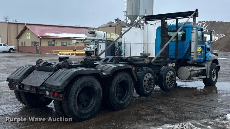 image for item LO9483 2007 Mack CTP713B roll-off container truck