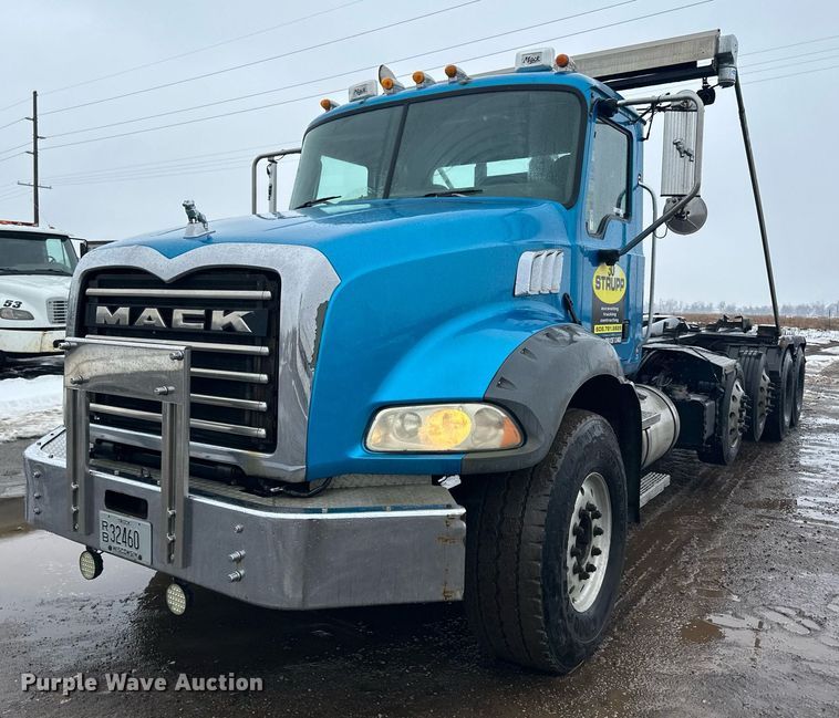 image for item LO9483 2007 Mack CTP713B roll-off container truck