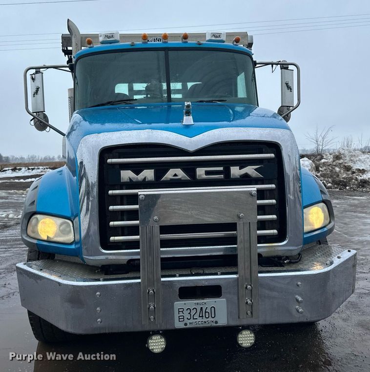 image for item LO9483 2007 Mack CTP713B roll-off container truck