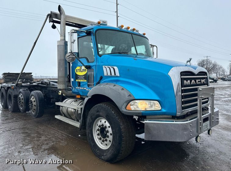 image for item LO9483 2007 Mack CTP713B roll-off container truck