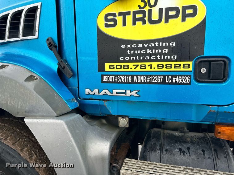 image for item LO9483 2007 Mack CTP713B roll-off container truck