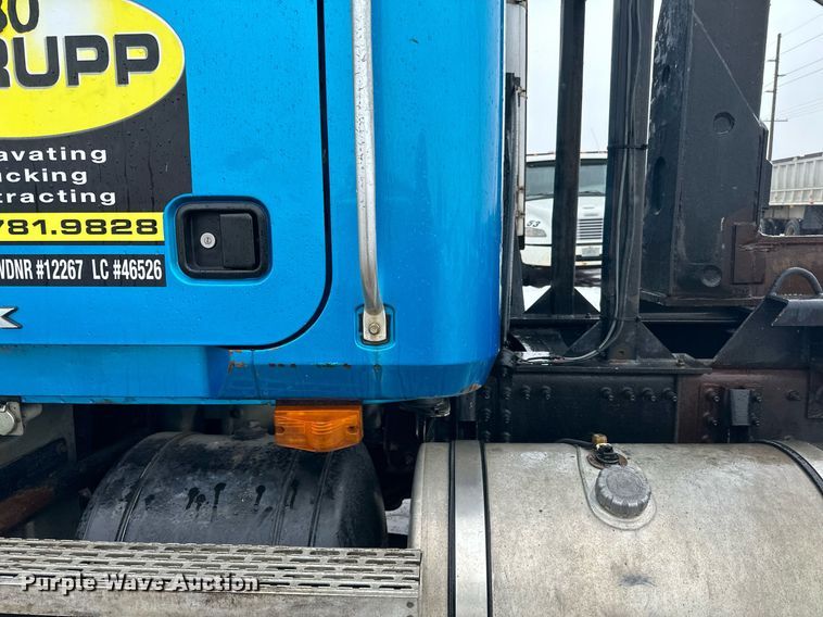 image for item LO9483 2007 Mack CTP713B roll-off container truck