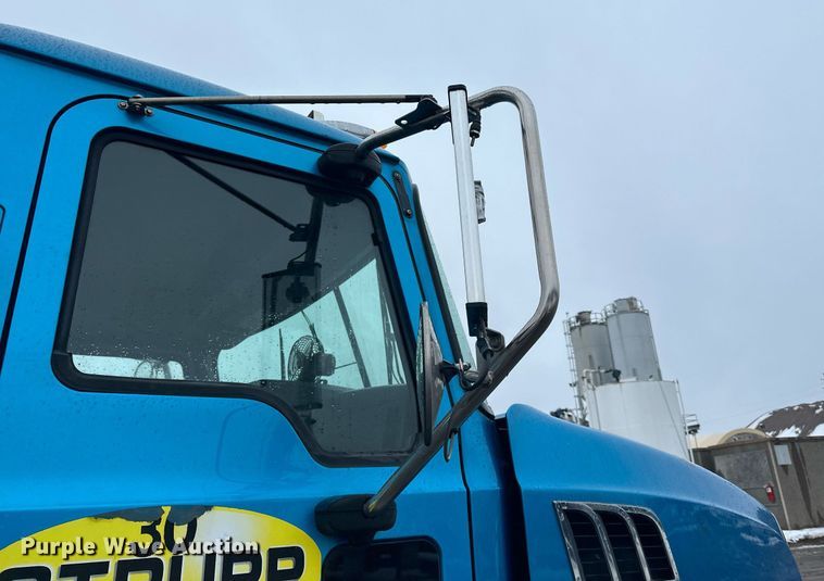 image for item LO9483 2007 Mack CTP713B roll-off container truck