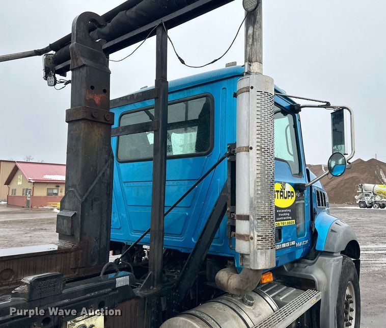 image for item LO9483 2007 Mack CTP713B roll-off container truck