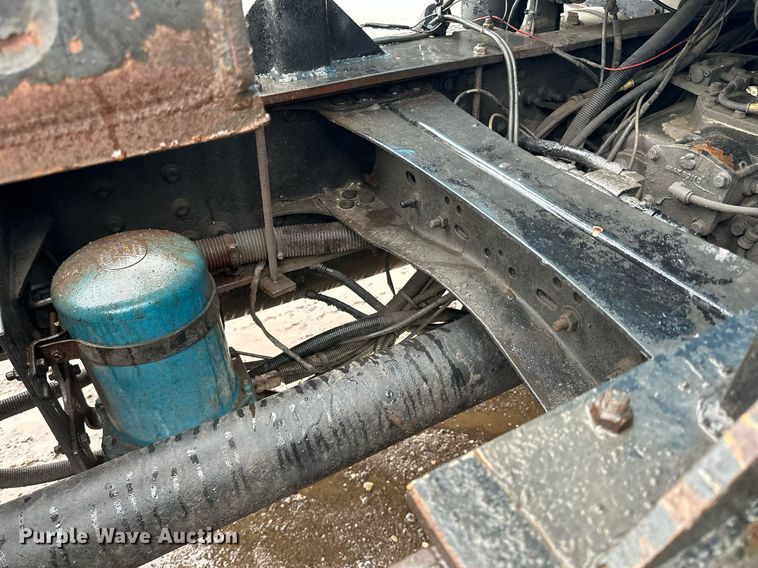 image for item LO9483 2007 Mack CTP713B roll-off container truck