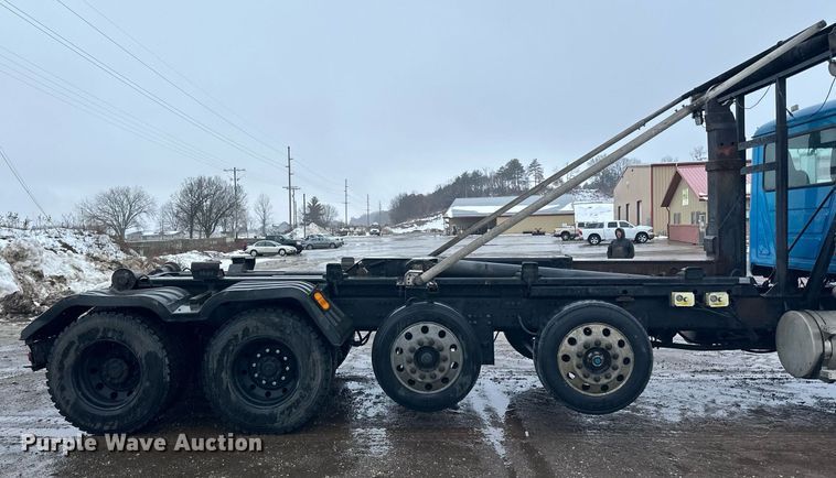 image for item LO9483 2007 Mack CTP713B roll-off container truck