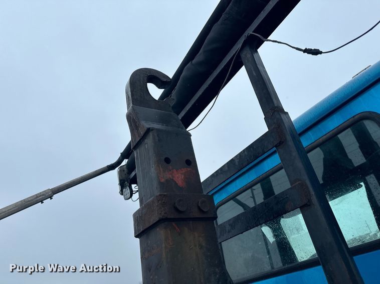 image for item LO9483 2007 Mack CTP713B roll-off container truck