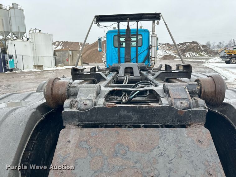 image for item LO9483 2007 Mack CTP713B roll-off container truck