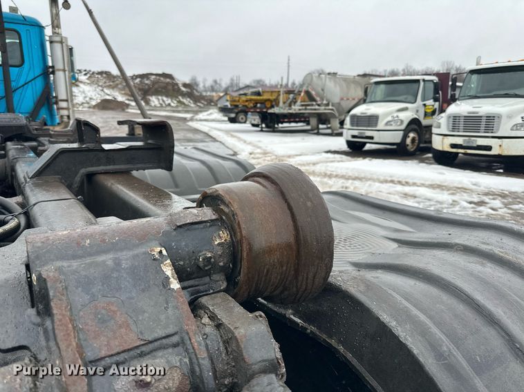 image for item LO9483 2007 Mack CTP713B roll-off container truck