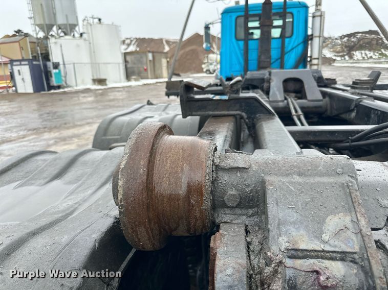 image for item LO9483 2007 Mack CTP713B roll-off container truck