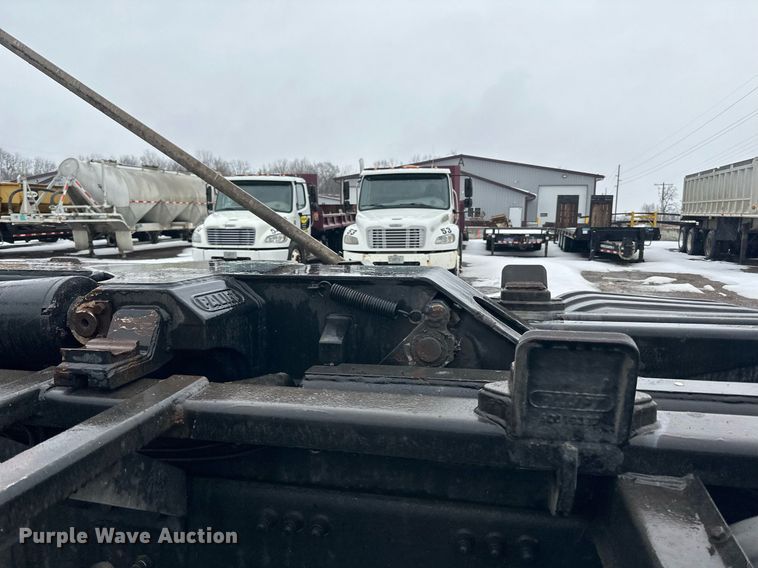 image for item LO9483 2007 Mack CTP713B roll-off container truck