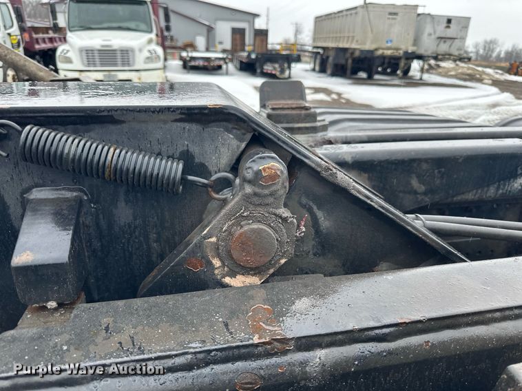 image for item LO9483 2007 Mack CTP713B roll-off container truck