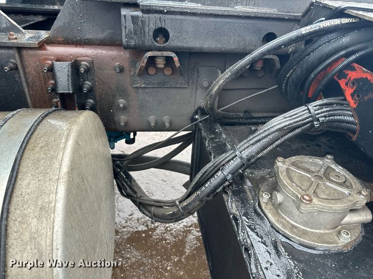 image for item LO9483 2007 Mack CTP713B roll-off container truck