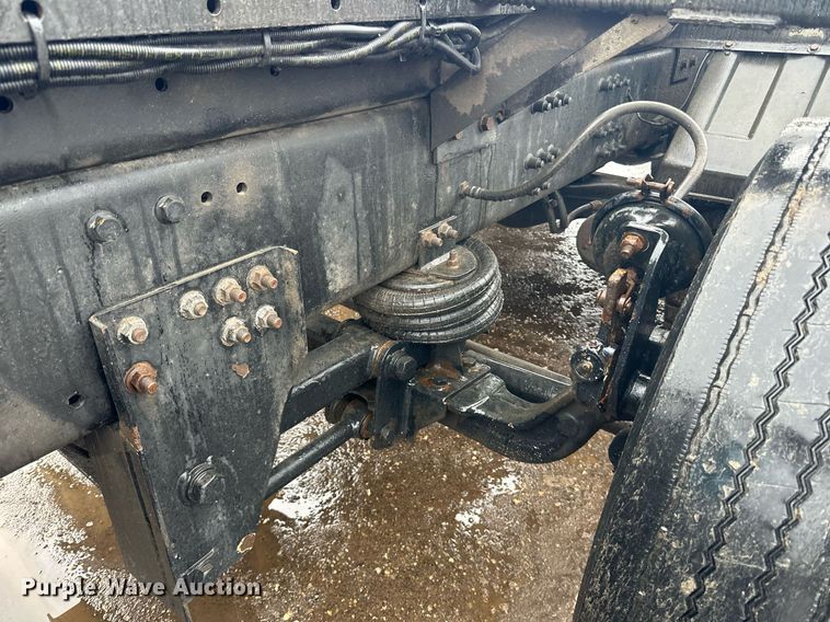 image for item LO9483 2007 Mack CTP713B roll-off container truck