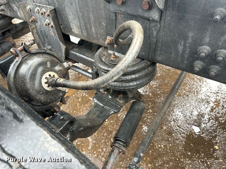 image for item LO9483 2007 Mack CTP713B roll-off container truck