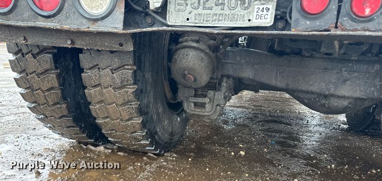 image for item LO9483 2007 Mack CTP713B roll-off container truck