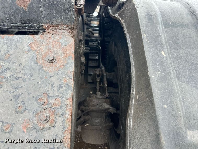 image for item LO9483 2007 Mack CTP713B roll-off container truck